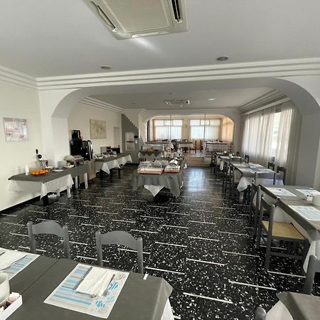 Hotel D'Annunzio กัตตอลิกา ภายนอก รูปภาพ