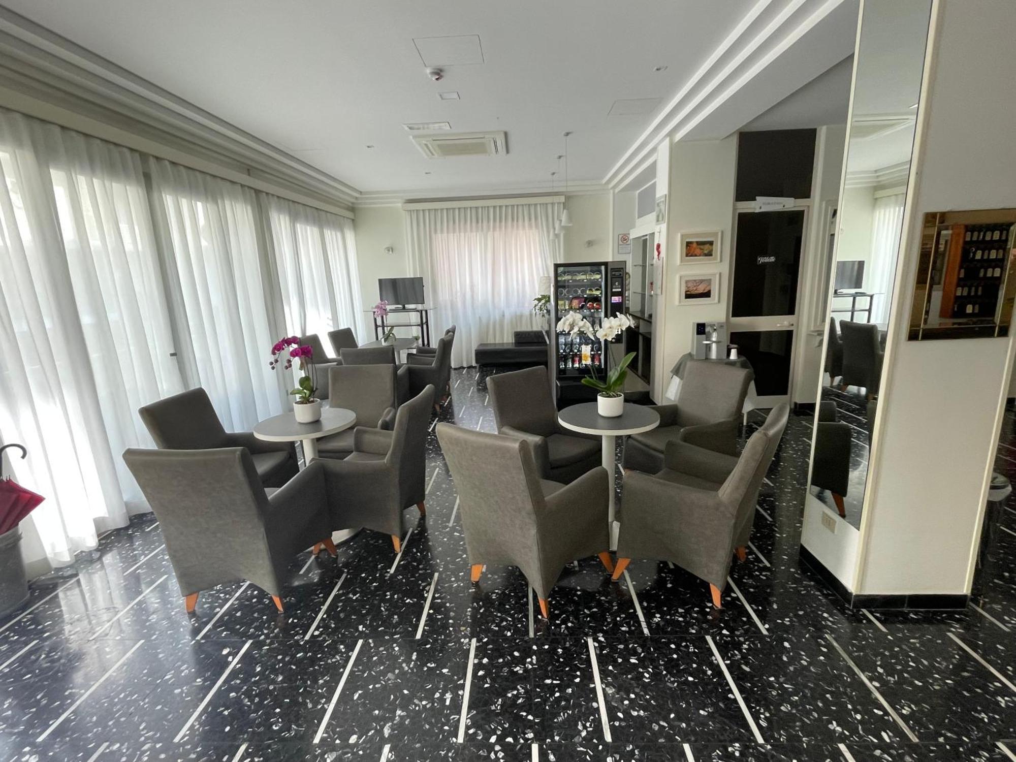 Hotel D'Annunzio กัตตอลิกา ภายนอก รูปภาพ