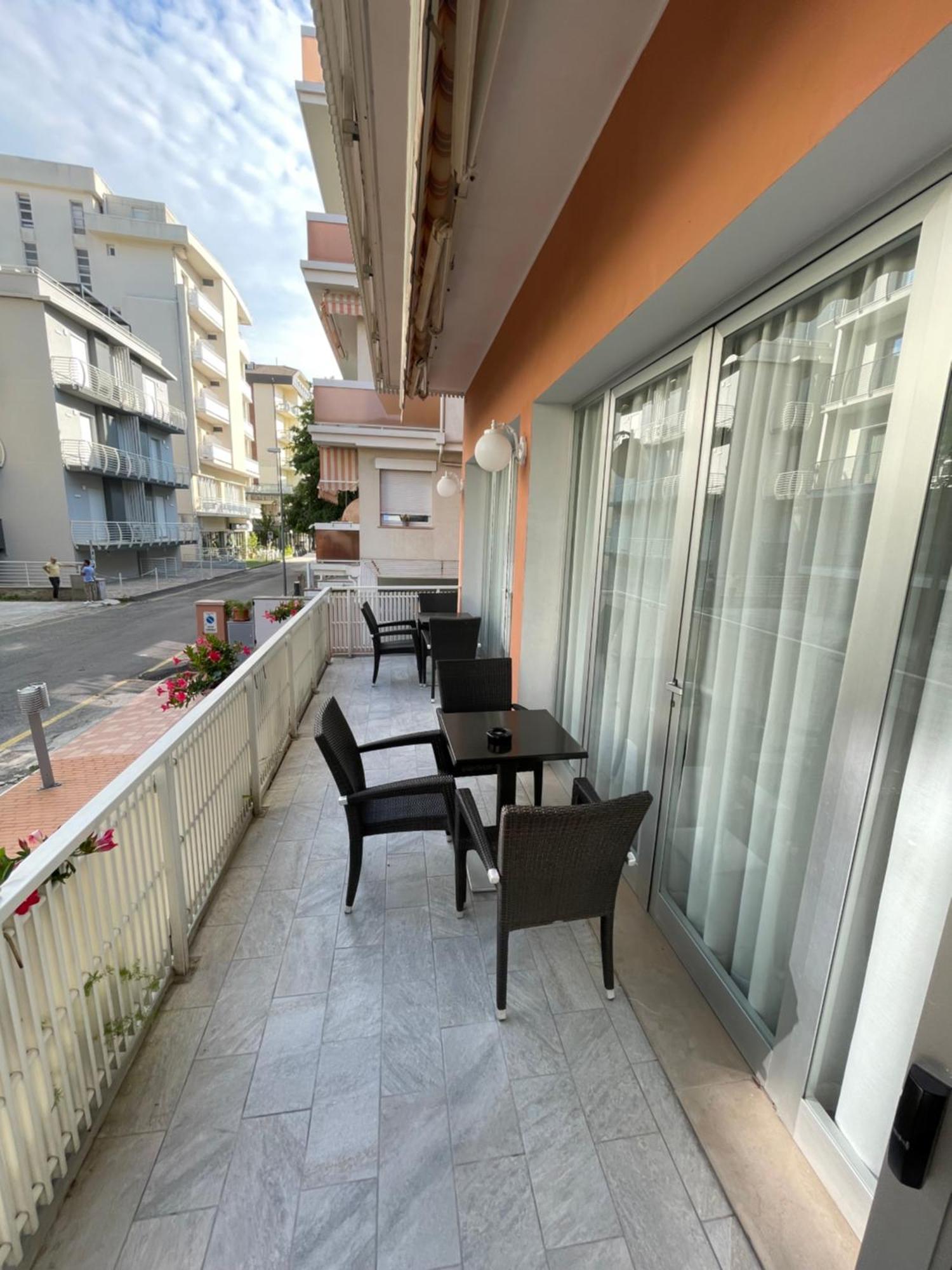 Hotel D'Annunzio กัตตอลิกา ภายนอก รูปภาพ