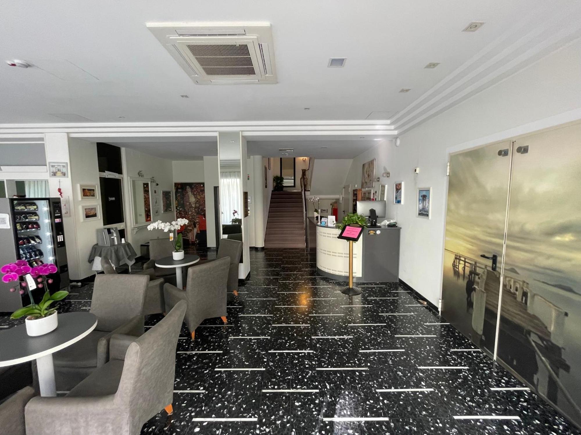 Hotel D'Annunzio กัตตอลิกา ภายนอก รูปภาพ